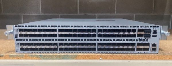 Arista DCS-7050SX-128-F 96-Port SFP+ 8x QSFP+ front-to-Rear Airflow